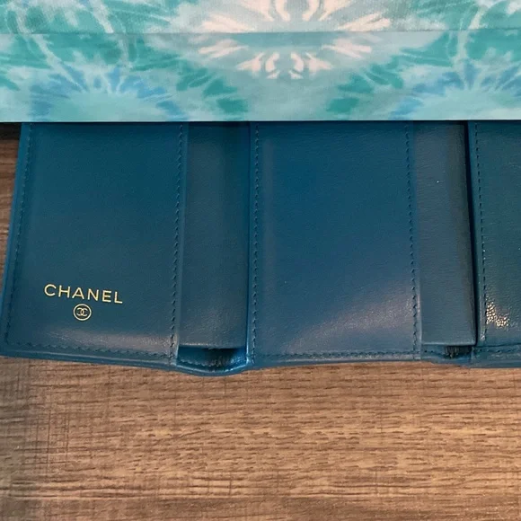 CHANEL Teal Blue Timeless CC Trifold Compact Leather Wallet - Picture 5 of 16